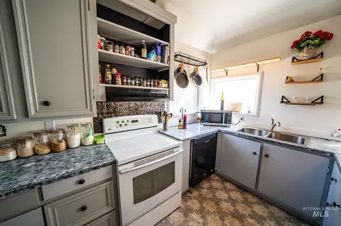 Kitchen - 712 3rd Ave, Nezperce, ID 83543 photo 3 of 3