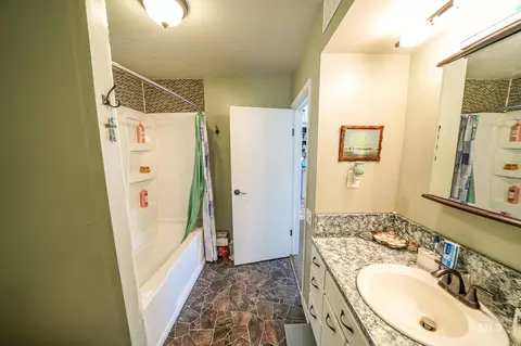 Bath - 712 3rd Ave, Nezperce, ID 83543 photo 2 of 3