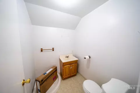 Bath - 712 3rd Ave, Nezperce, ID 83543 photo 3 of 3