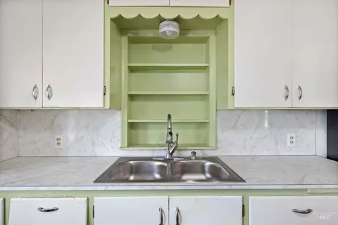 Kitchen - 281 Lois St, Twin Falls, ID 83301 photo 2 of 2