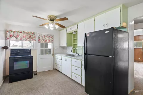 Kitchen - 281 Lois St, Twin Falls, ID 83301 photo 1 of 2