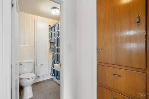Bath - 281 Lois St, Twin Falls, ID 83301 photo 1 of 1