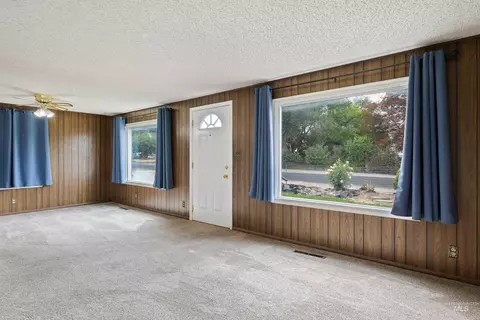 Living - 281 Lois St, Twin Falls, ID 83301 photo 1 of 2