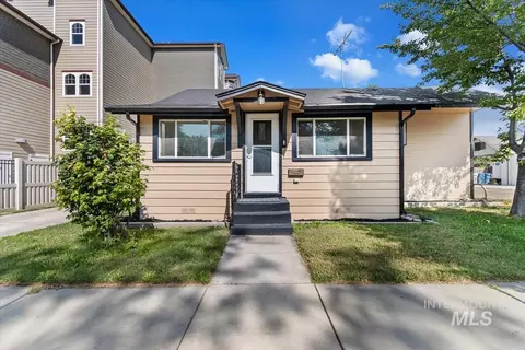 616 S 9th Ave, Caldwell, ID 83605