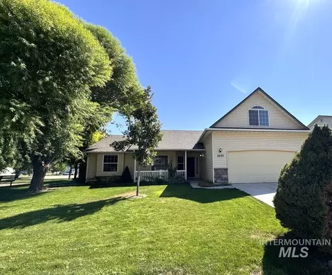 2237 W Lake Pointe Ct, Nampa, ID 83651