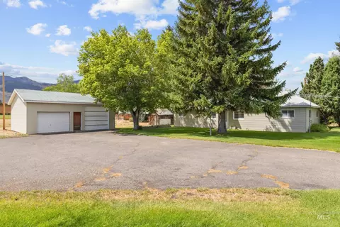Exterior - 410 E Custer St, Mackay, ID 83251 photo 2 of 4