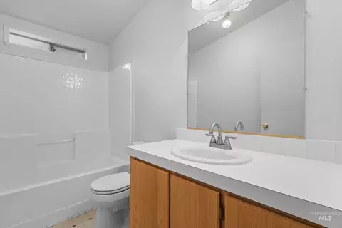 Bath - 410 E Custer St, Mackay, ID 83251 photo 1 of 4