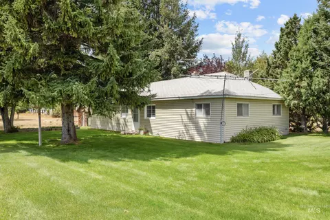 Exterior - 410 E Custer St, Mackay, ID 83251 photo 3 of 4