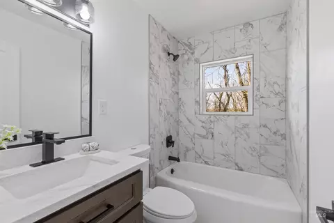 Bath - 29862 Emmett Rd, Caldwell, ID 83607 photo 1 of 4