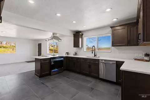 Kitchen - 29862 Emmett Rd, Caldwell, ID 83607 photo 6 of 7