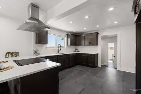 Kitchen - 29862 Emmett Rd, Caldwell, ID 83607 photo 4 of 7