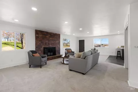 Living - 29862 Emmett Rd, Caldwell, ID 83607 photo 2 of 6
