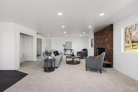 Living - 29862 Emmett Rd, Caldwell, ID 83607 photo 6 of 6