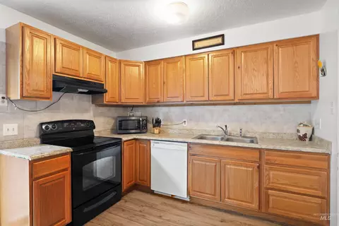 Kitchen - 386 Crestview Dr, Twin Falls, ID 83301 photo 1 of 1