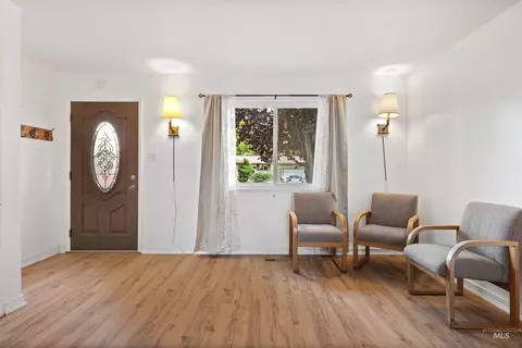 Entry Way - 386 Crestview Dr, Twin Falls, ID 83301 photo 3 of 4