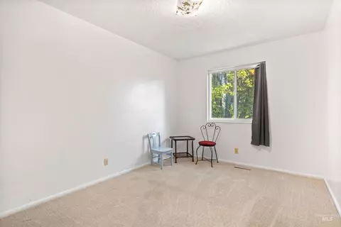 Bedroom - 386 Crestview Dr, Twin Falls, ID 83301 photo 5 of 6