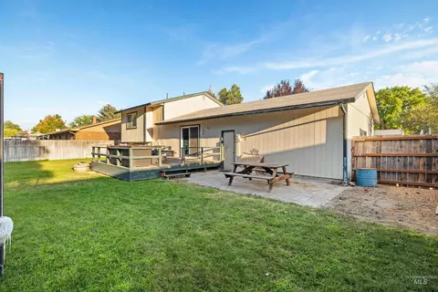 Exterior - 386 Crestview Dr, Twin Falls, ID 83301 photo 4 of 7