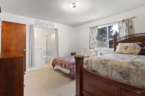 Bedroom - 386 Crestview Dr, Twin Falls, ID 83301 photo 2 of 6