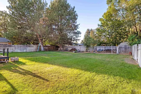 Exterior - 386 Crestview Dr, Twin Falls, ID 83301 photo 3 of 7