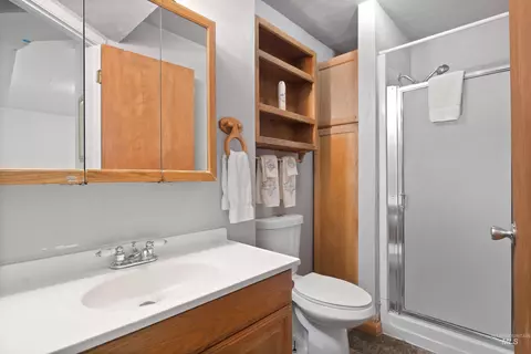 Bath - 386 Crestview Dr, Twin Falls, ID 83301 photo 2 of 2