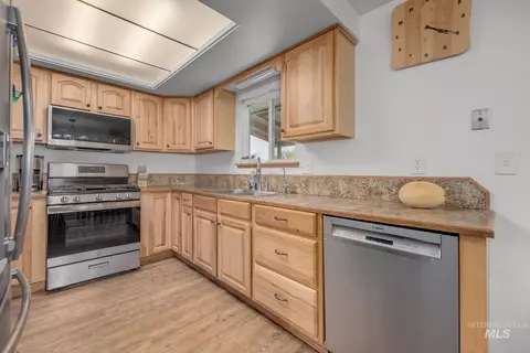 Kitchen - 692 15th St, Vale, OR 97918 photo 1 of 4