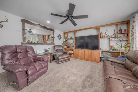 Living - 692 15th St, Vale, OR 97918 photo 2 of 2
