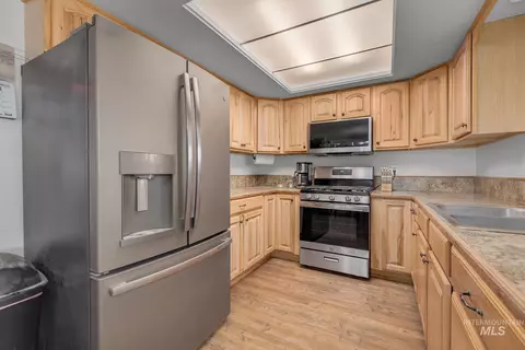 Kitchen - 692 15th St, Vale, OR 97918 photo 2 of 4