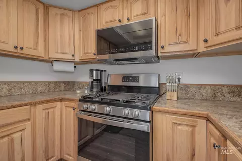 Kitchen - 692 15th St, Vale, OR 97918 photo 3 of 4