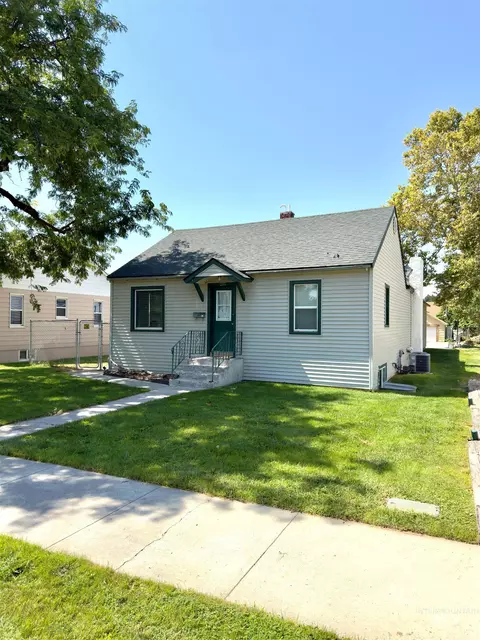 215 S Juniper St, Nampa, ID 83686