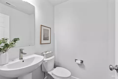 Bath - 2747 E Valley Wind St, Kuna, ID 83634 photo 4 of 4
