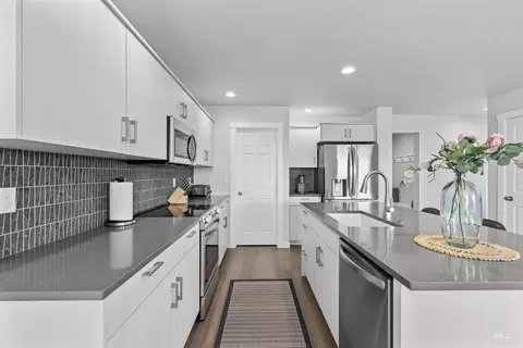 Kitchen - 2747 E Valley Wind St, Kuna, ID 83634 photo 3 of 4