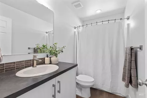 Bath - 2747 E Valley Wind St, Kuna, ID 83634 photo 3 of 4