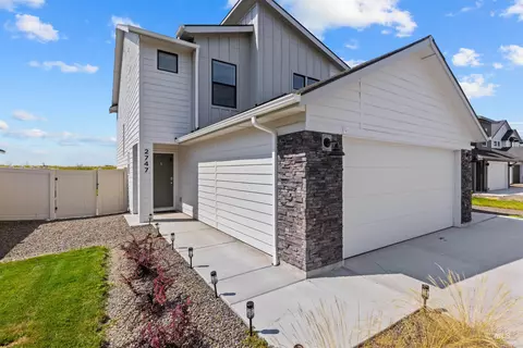 Exterior - 2747 E Valley Wind St, Kuna, ID 83634 photo 4 of 9