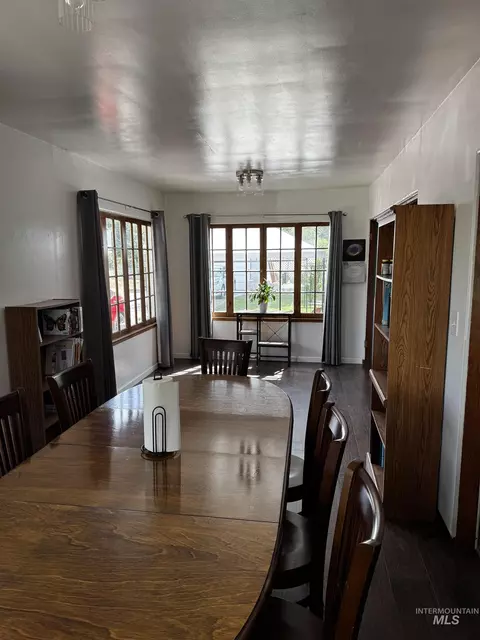 Dining - 1122 2nd Ave S, Payette, ID 83661 photo 2 of 3