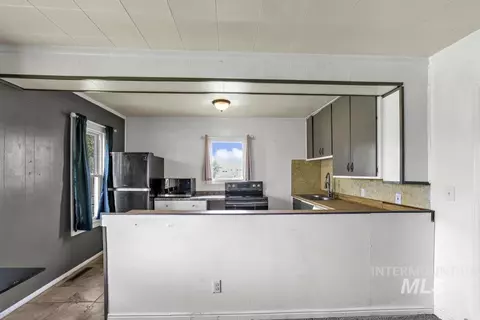 Kitchen - 121 North St, Filer, ID 83328 photo 1 of 4