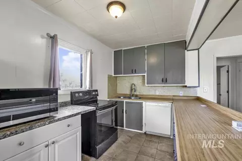 Kitchen - 121 North St, Filer, ID 83328 photo 2 of 4