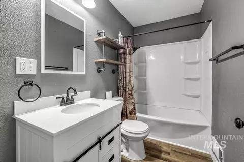 Bath - 121 North St, Filer, ID 83328 photo 1 of 1