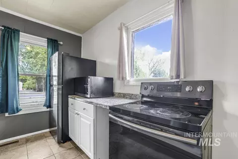 Kitchen - 121 North St, Filer, ID 83328 photo 4 of 4