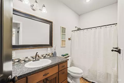 Bath - 705 Talons Ct, Lewiston, ID 83501 photo 4 of 4