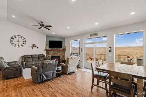 Living - 705 Talons Ct, Lewiston, ID 83501 photo 3 of 3