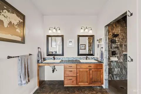 Bath - 705 Talons Ct, Lewiston, ID 83501 photo 2 of 4
