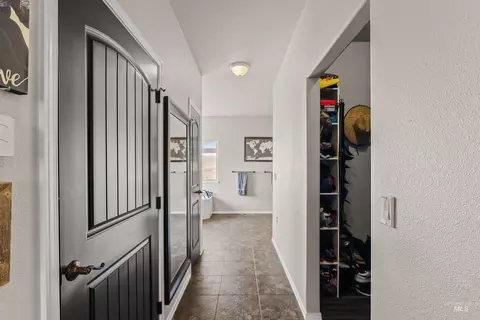 Entry Way - 705 Talons Ct, Lewiston, ID 83501 photo 1 of 2