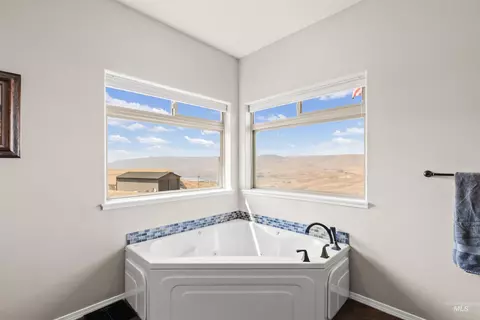 Bath - 705 Talons Ct, Lewiston, ID 83501 photo 1 of 4