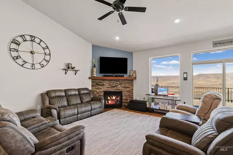 Living - 705 Talons Ct, Lewiston, ID 83501 photo 1 of 3