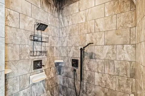 Bath - 705 Talons Ct, Lewiston, ID 83501 photo 3 of 4