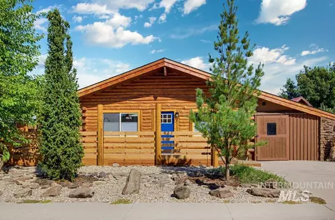2210 Glen View Dr, Nampa, ID 83686