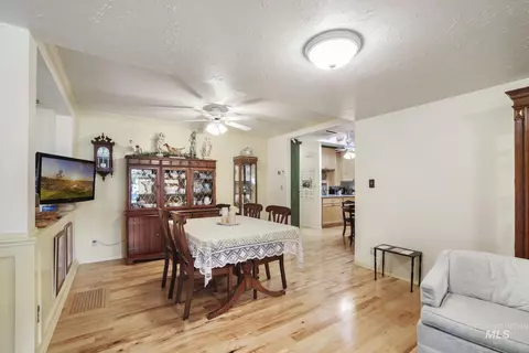 Dining - 3362 N 3300 E, Kimberly, ID 83341 photo 1 of 3