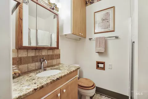 Bath - 3362 N 3300 E, Kimberly, ID 83341 photo 2 of 2