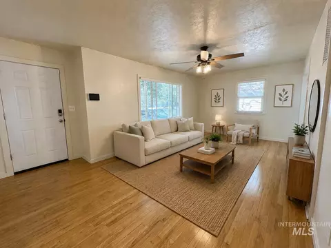 Living - 520 S 3rd E, Mountain Home, ID 83647 photo 2 of 6