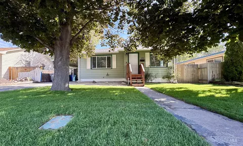 Exterior - 520 S 3rd E, Mountain Home, ID 83647 photo 4 of 18